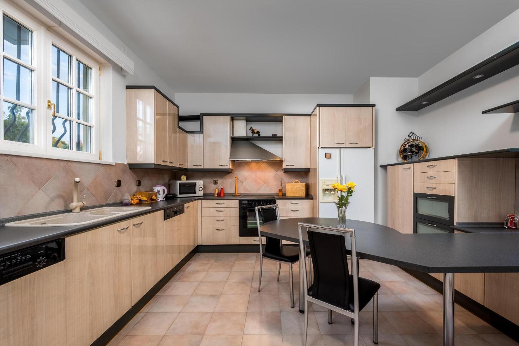 Diamanti Prime Location Villaer Rhodes City